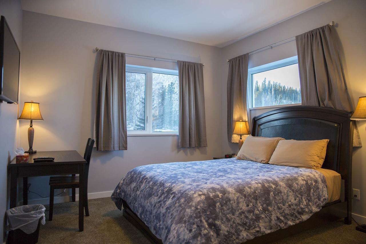 Midnight Sun Inn Whitehorse Eksteriør billede