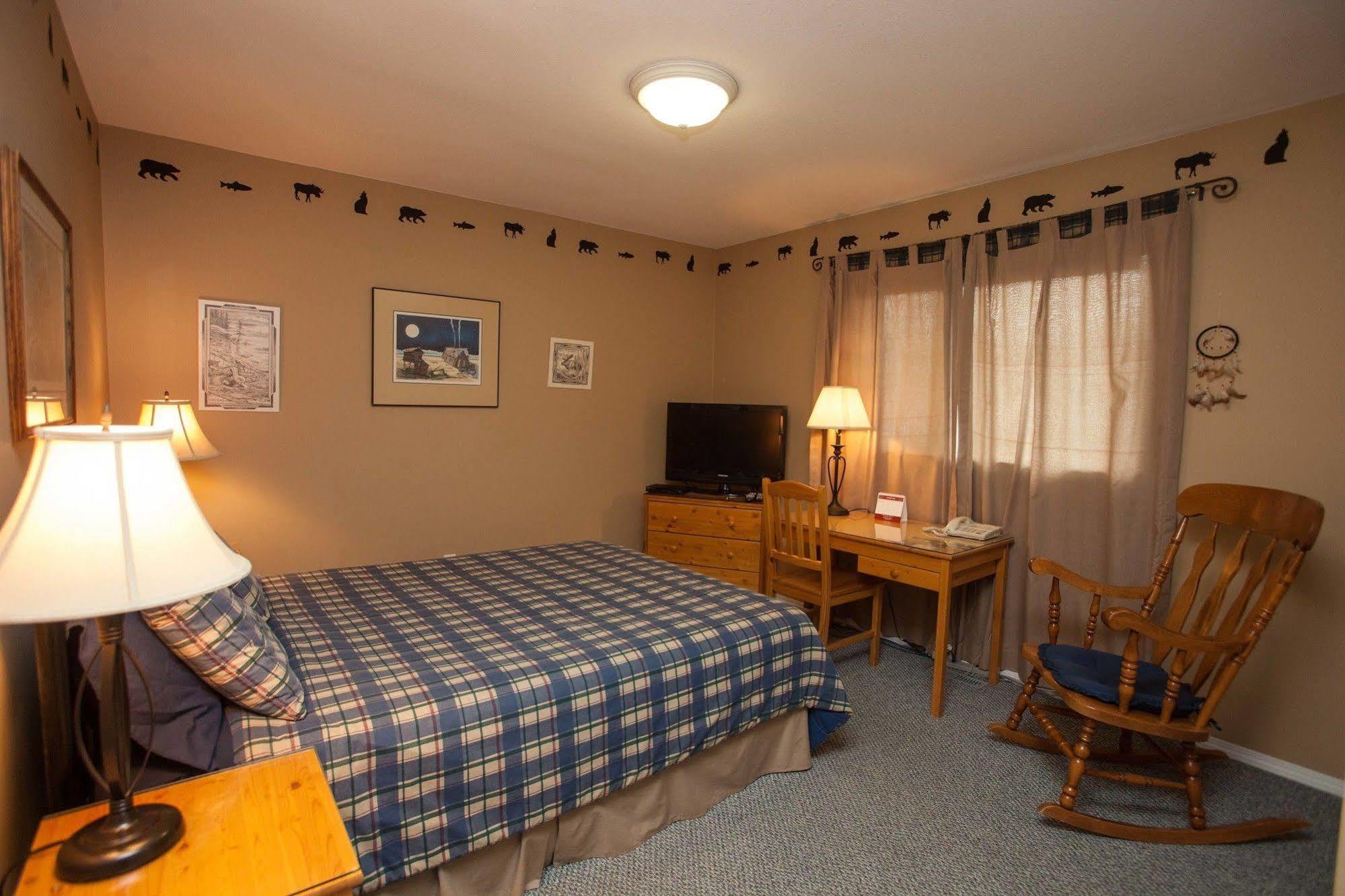 Midnight Sun Inn Whitehorse Eksteriør billede