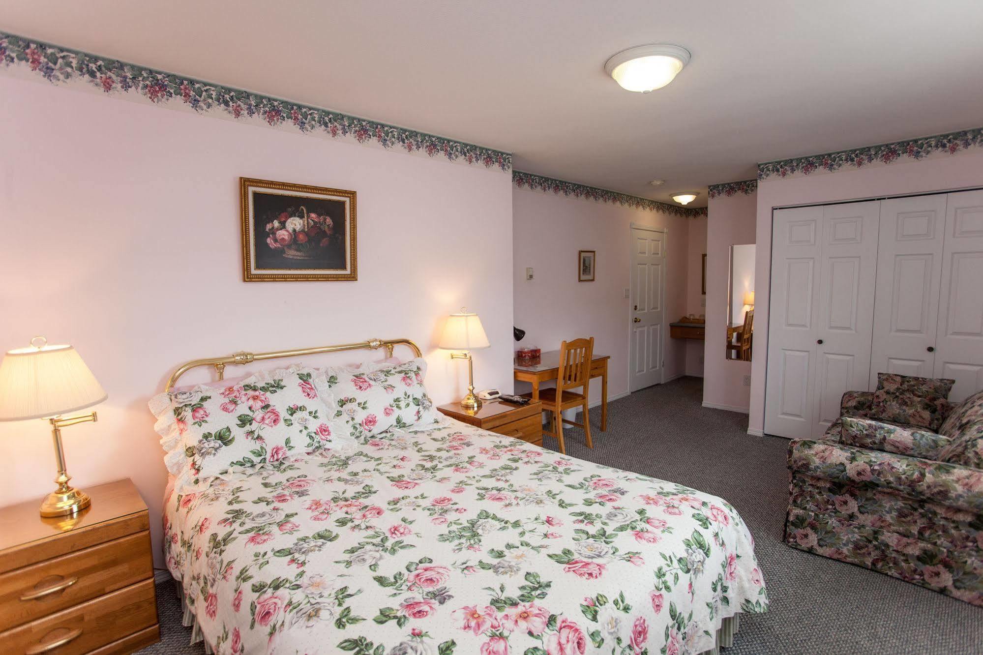 Midnight Sun Inn Whitehorse Eksteriør billede